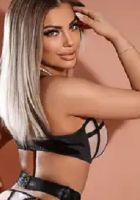 blonde Dolly escort