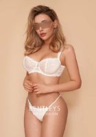 Russian escort Alina from London