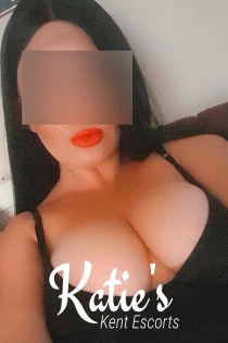Escort Chantel with brown hair
