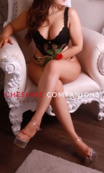 Escort Adrianna with brown hair