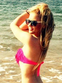 Escort Carolina with blonde hair