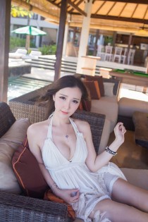 Escort liu with brunette hair