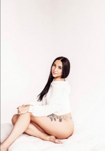 Escort Anastasia with black hair
