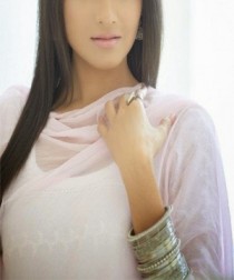 Escort SIMRAN ROI with black hair