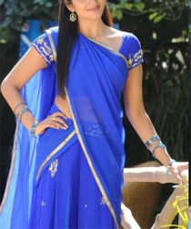 Escort KHUSBU KAPOOR with black hair