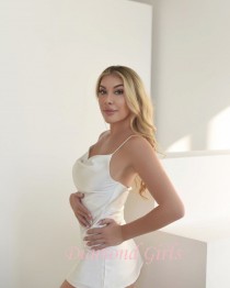 Paulina escort available in London