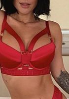 QRATA C bust size and black hair