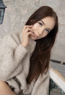 MADISON 19 years old girl