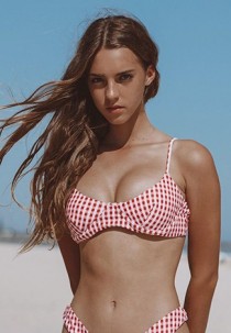 Escort VLADA with brown hair