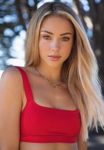 Escort JULIANNA with blonde hair