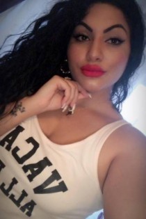 Escort Ava with brunette hair