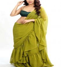 Escort MEHANDI SINHA with black hair