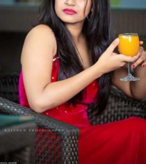 Escort KASHMIRA MALVIYA with black hair
