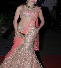 Escort ZEENAT KASHYAP with black hair