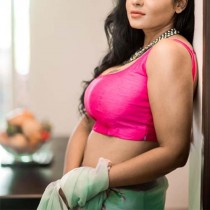 Escort PROMITA DAS with black hair