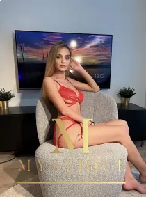 Kira escort available in London