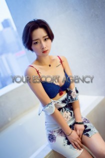 Flora escort available in London