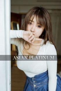Yumi escort available in London