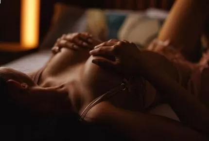 European escort Flora Lee