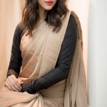 Escort HEENA MITTAL with black hair
