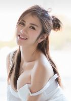 Chinese escort Yuki from London