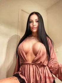 French escort Kira