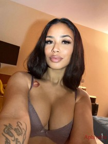 Tiffany escort available in London