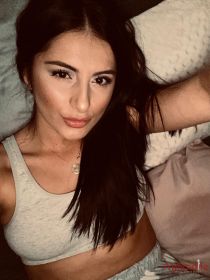 Anais escort available in London