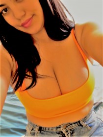 Escort sandy with black hair