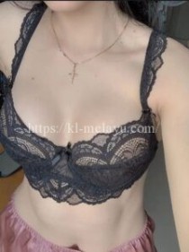 Zaina 21 years old girl