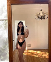 Escort Maryana with brunette hair