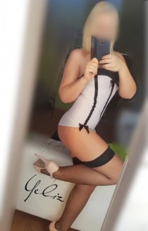 Yeliz C bust size Natural