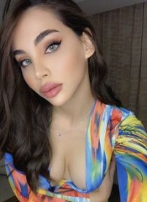 Escort sezen with black hair
