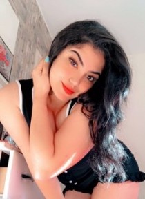 Escort ecrin with brunette hair