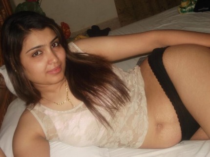 Sanam escort available in Delhi