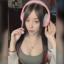 Singaporean escort Lilly