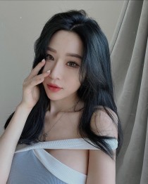 Singaporean escort Emma