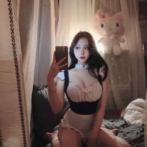 Escort Kitty with black hair