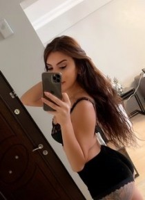 Escort halime with brown hair