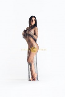 Jenny escort available in Dubai