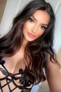 Karean escort available in London