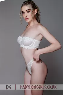 163 height Alicia