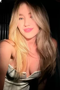 Cossini escort available in London