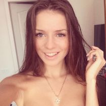 Escort Viktoria Love with brown hair