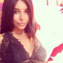 Escort Tanita with brown hair