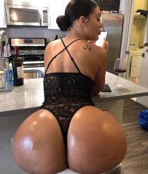European escort laura 0588403836