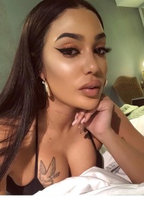 Escort laura 0588403836 with black hair