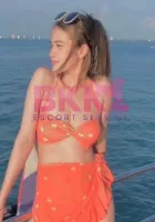 petite Satang escort