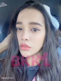 Emmy 27 years old girl