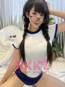Escort Stephanie with black hair